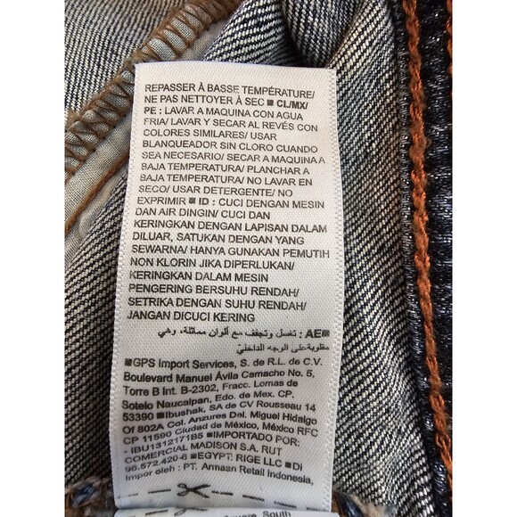 Old Navy Women’s Denim Jacket 2X Plus Blue Jean Trucker Style Button Front - Picture 8 of 9